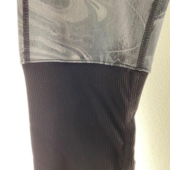 Alo yoga leggings - Picture 2 of 3